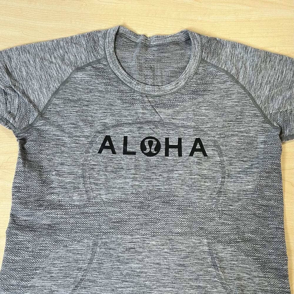 Lululemon Women’s Size Medium Sweat Life Aloha Athletic Pullover Gray Tee